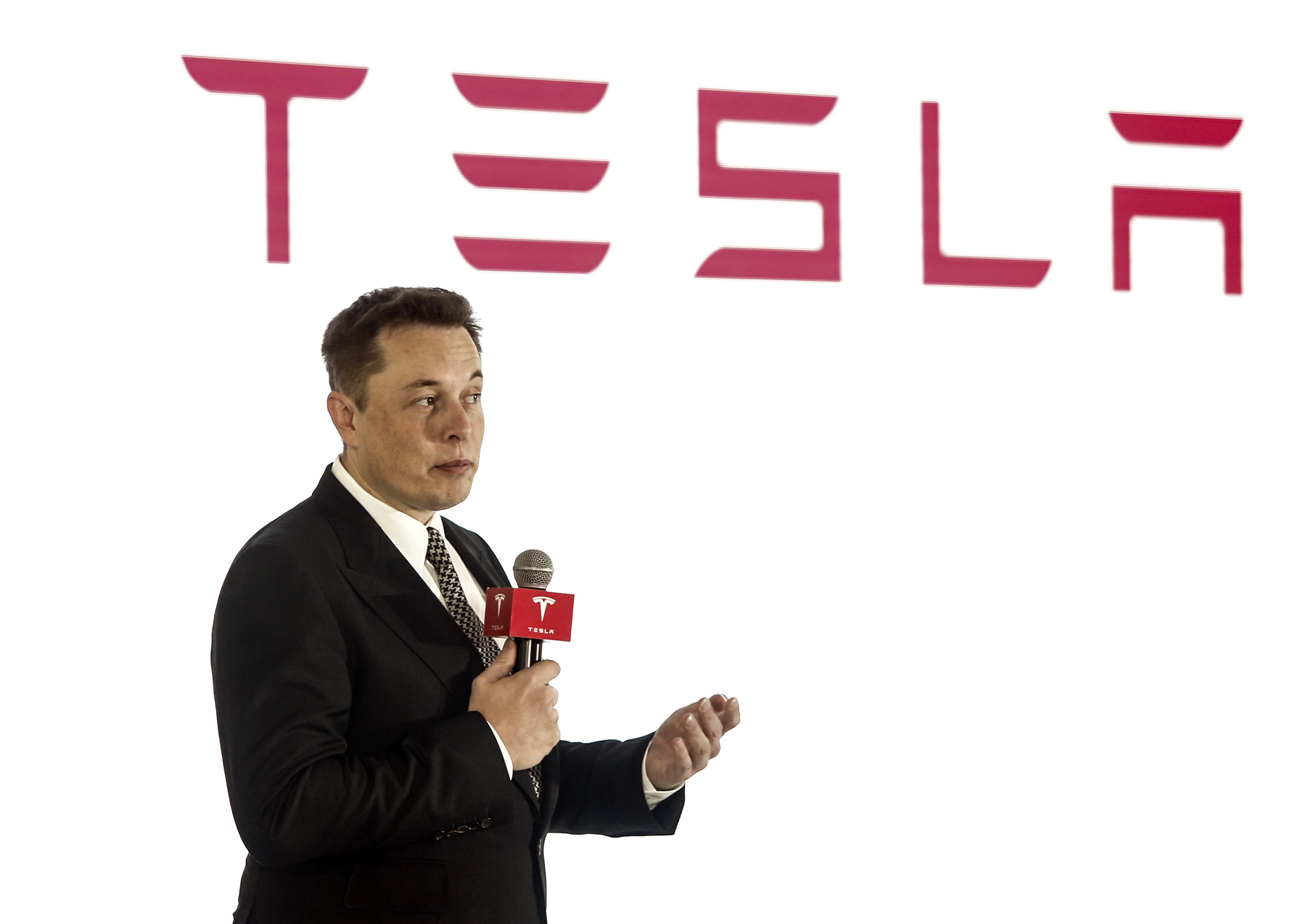 Elon Musk Just Signed a Long-Term Tesla Deal. Here's How Much He'll Make