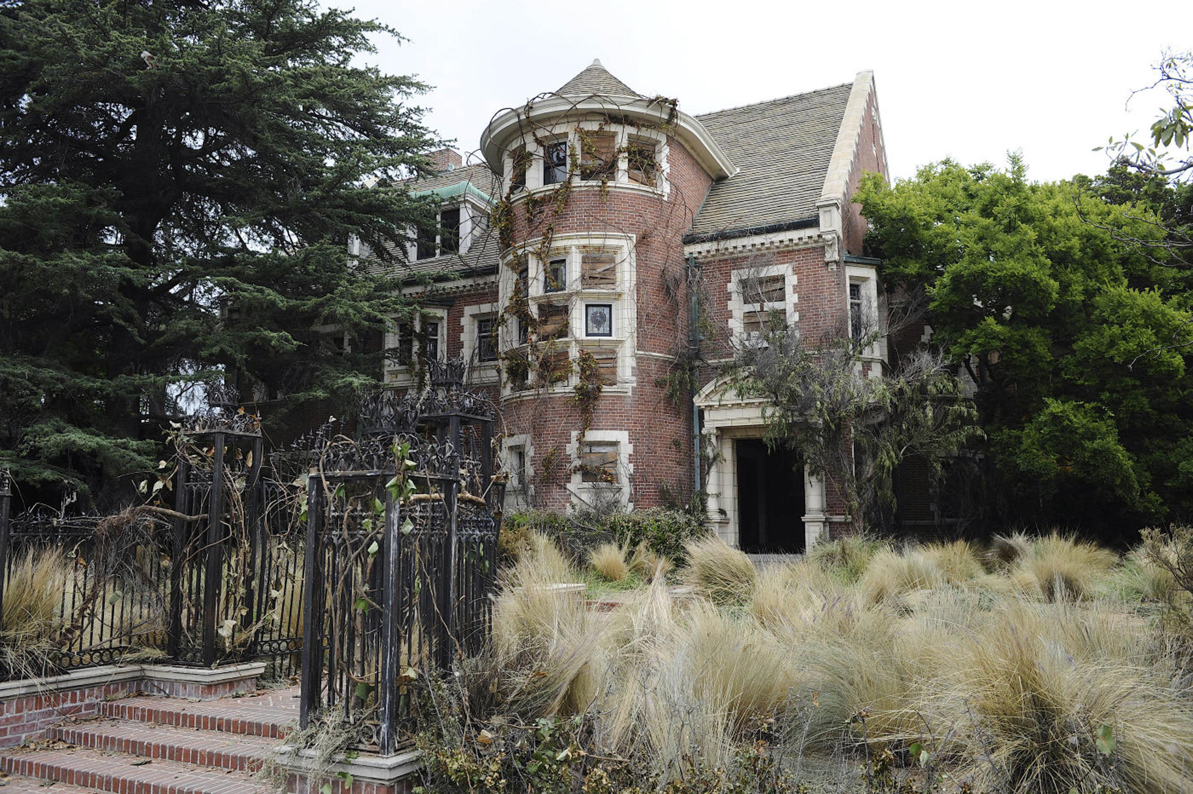 Buyers of $3.2M 'Murder House' Haunted by 'American Horror Story' Fans, Lawsuit Says