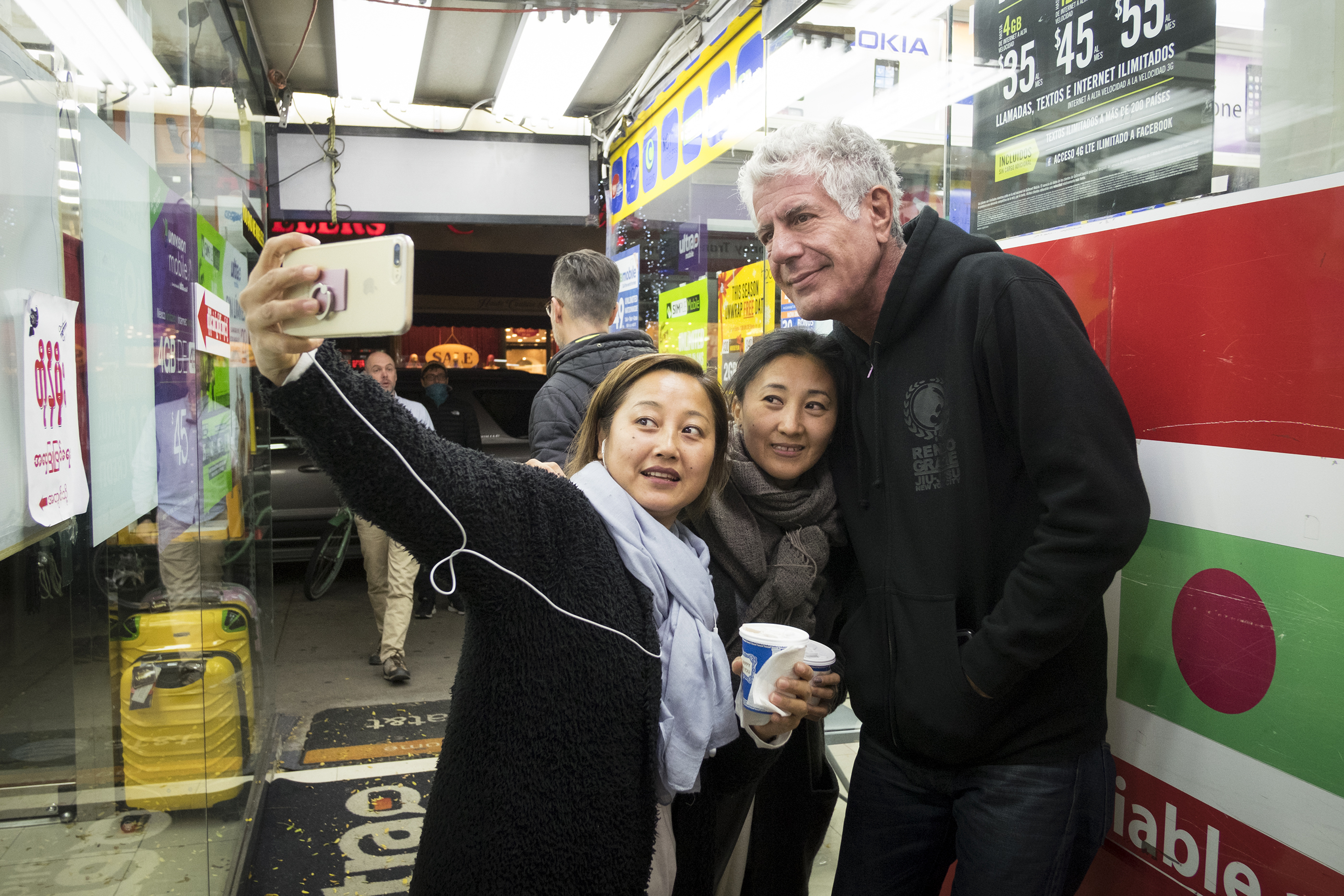 This is How Anthony Bourdain REALLY Feels About Instagram Travel Photos