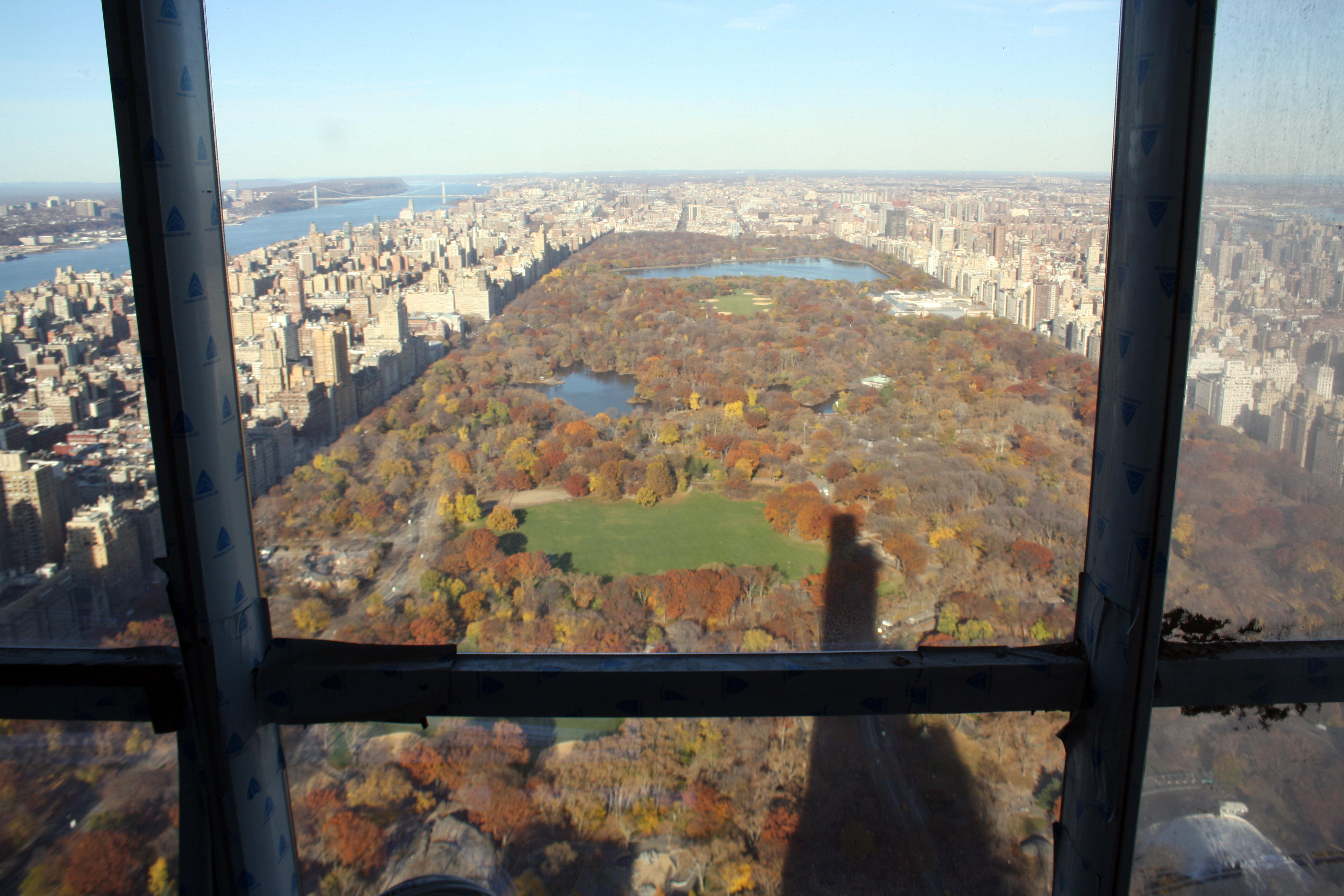 New York, USA. 20th Nov, 2013. The view from the tallest residential skyscraper &quot;One57&quot; in New York, USA, 20 November 2013. This month residents can start moving into the city's tallest skyscraper. The 306 meter tall &quot;One57&quot; is located directly at Central