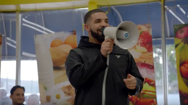 Drake gives away a million dollars in his new video God's Plan.