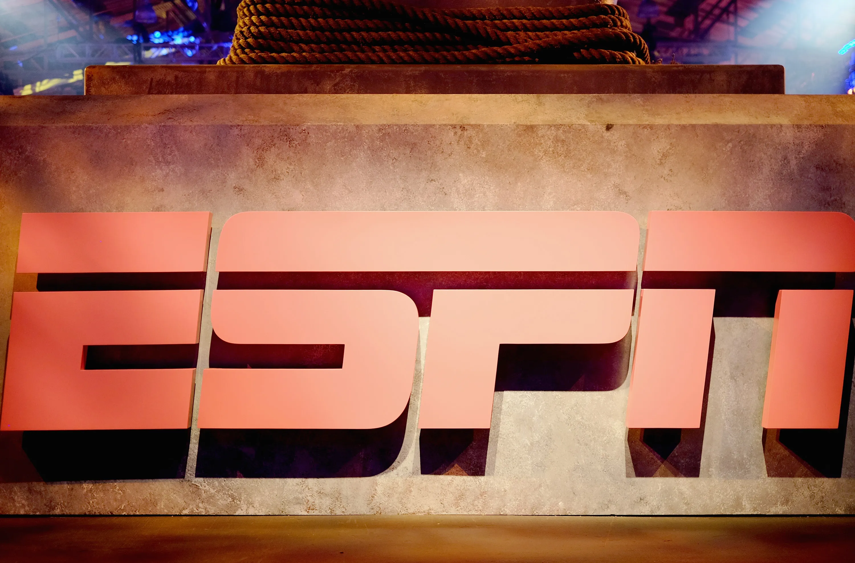 How much does it deals cost to stream espn