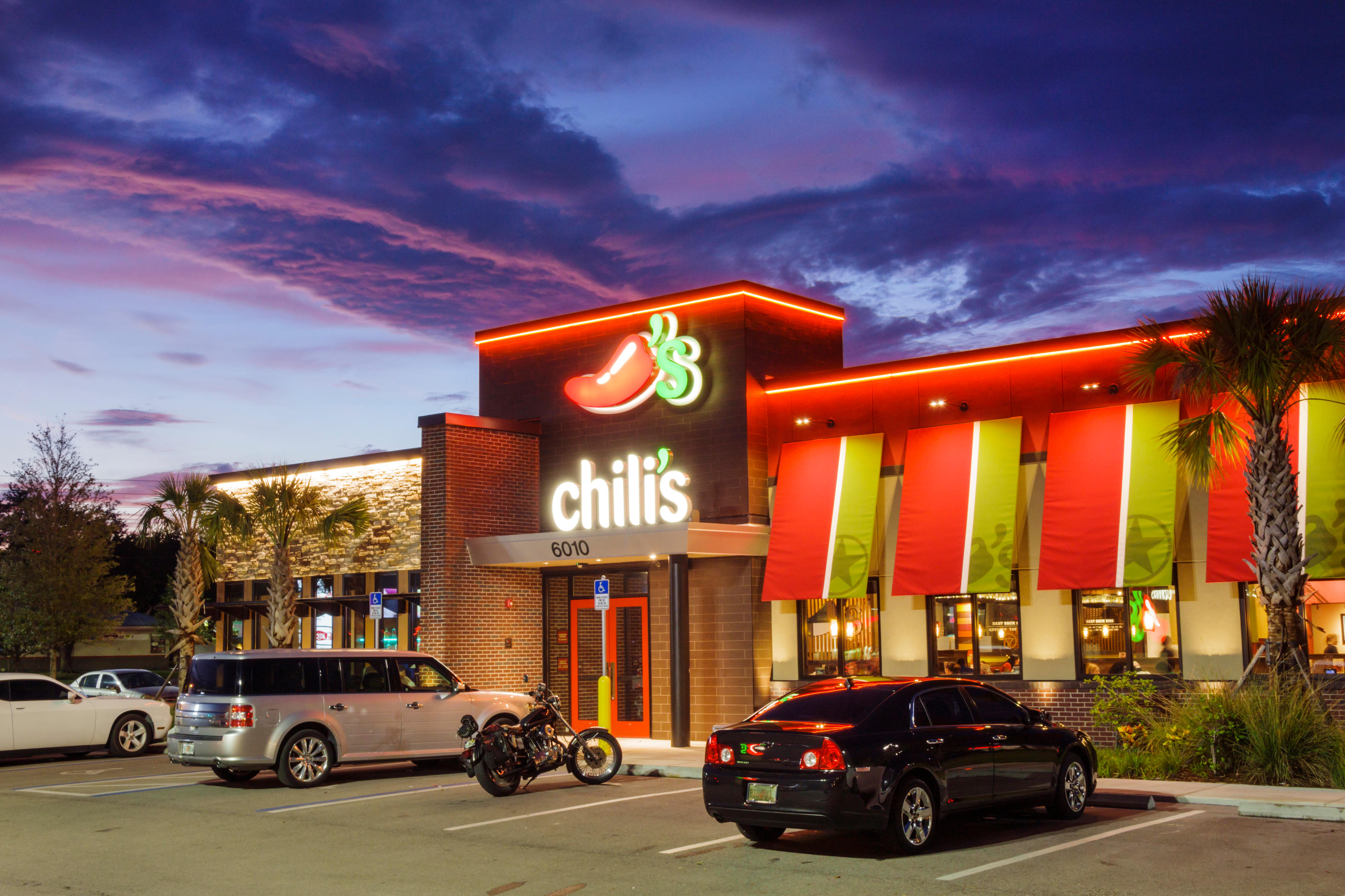 Florida Ellenton Chili's restaurant chain franchise business casual dining building exterior lit sign logo branding parking car dusk neon night