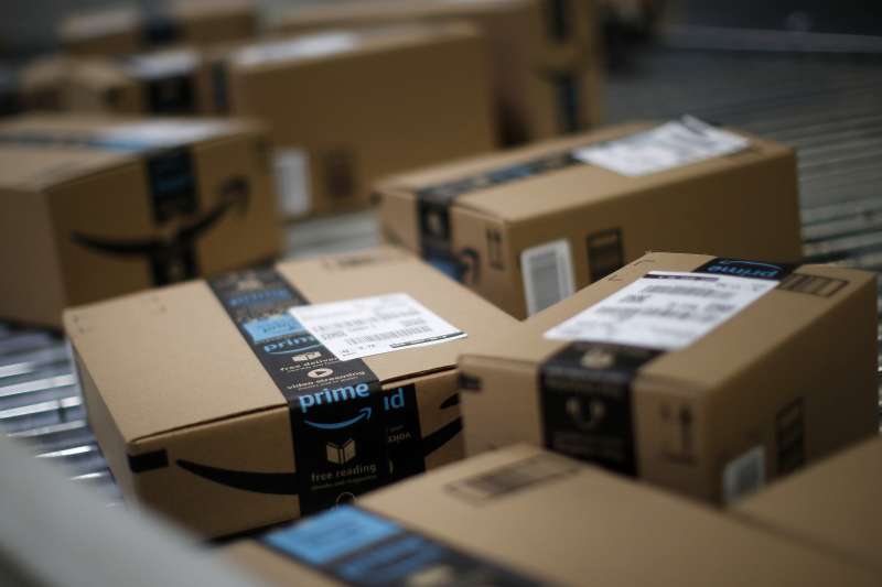 Boxes move along a conveyor belt at the Amazon.com fulfillment center in Kenosha, Wisconsin, U.S., on Tuesday, Aug. 1, 2017. Amazon.com Inc. held a giant job fair at nearly a dozen U.S. warehouses as part of its effort to hire 100,000 people in the U.S. by 2018. Photographer: Jim Young/Bloomberg via Getty Images