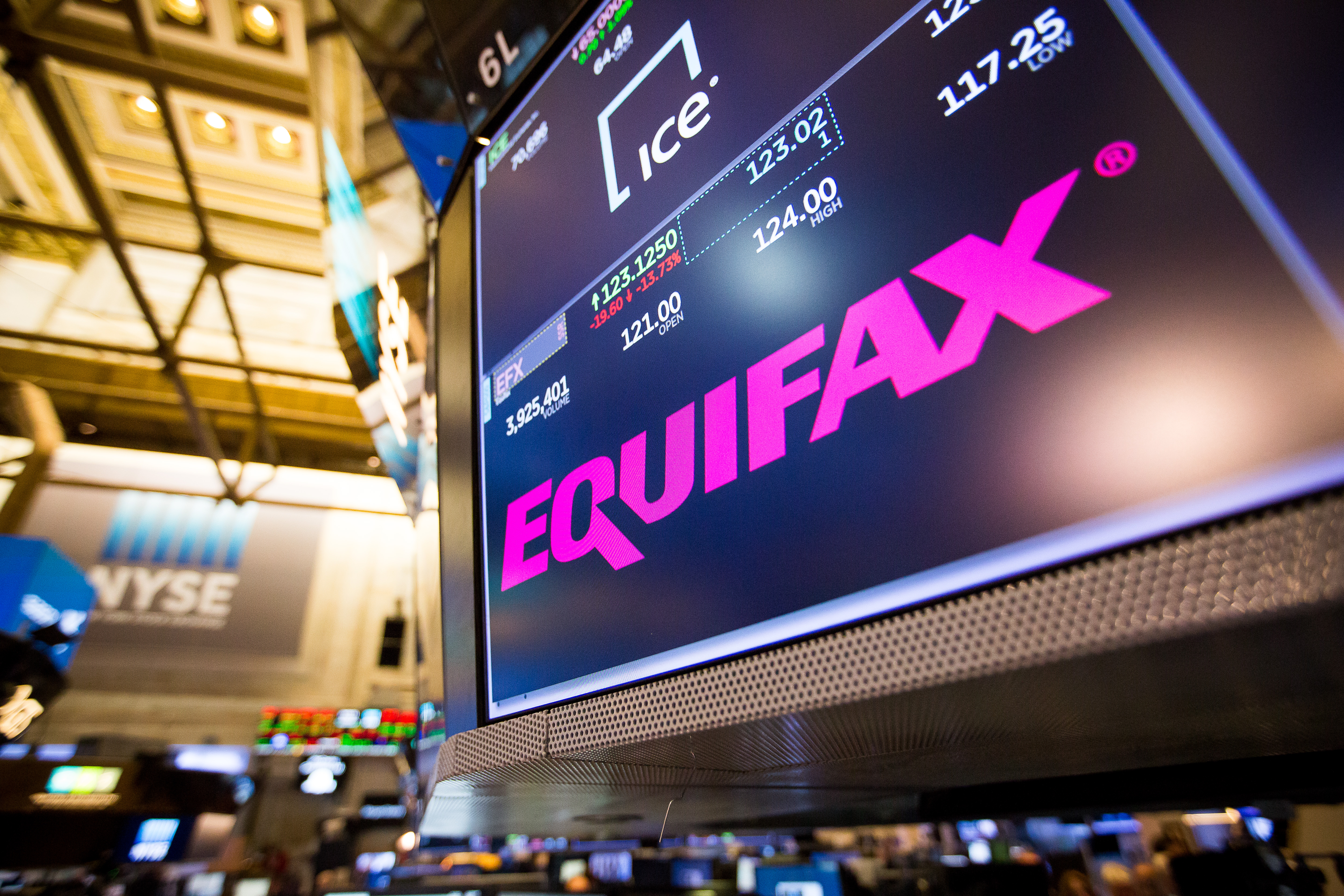 An Equifax Exec Sold $1 Million in Stock Before Hack Was Revealed, Prosecutors Say
