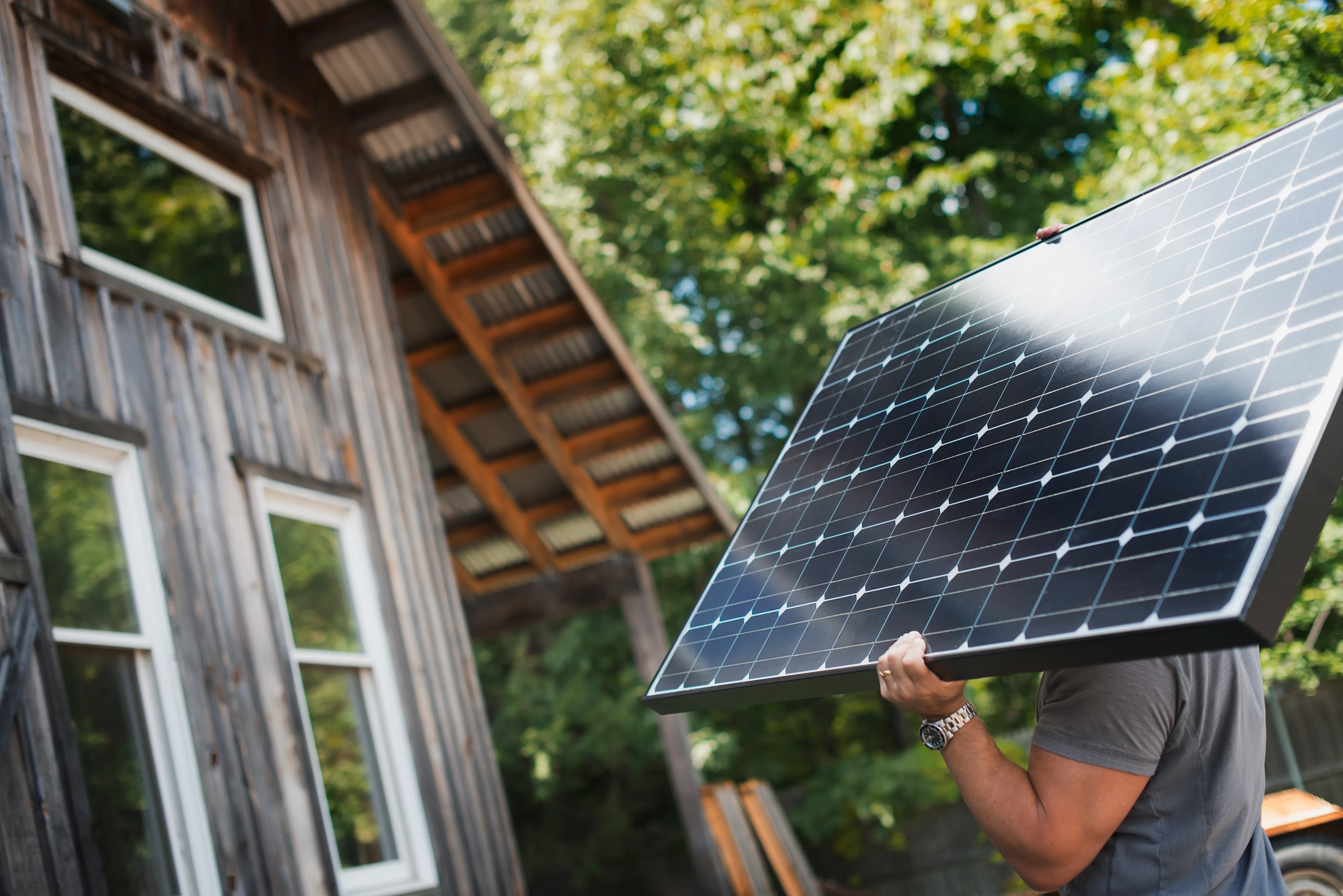 Are Home Solar Panels Worth the Cost? Here’s When They Make Sense—And When They Don’t