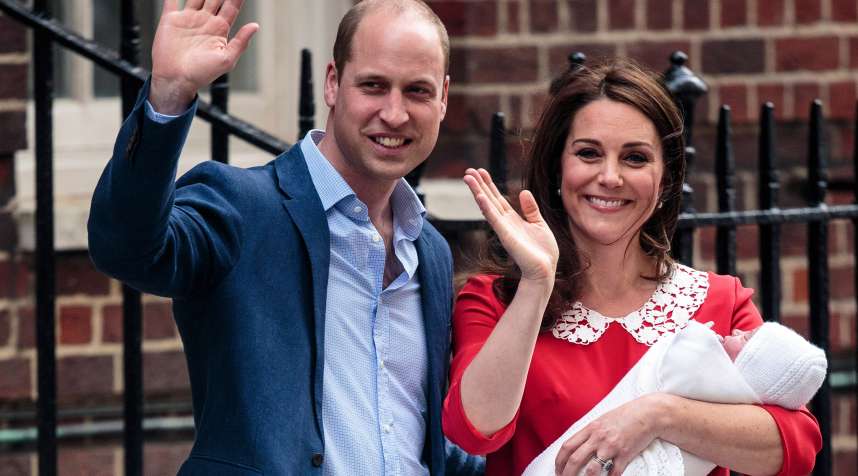 Prince William, Duke of Cambridge and Catherine, Duchess of Cambridge, pose for photographers with their newborn baby boy outside the Lindo Wing of St Mary's Hospital on April 23, 2018 in London, England. The Duke and Duchess of Cambridge's third child was born this morning at 11:01, weighing 8lbs 7oz.