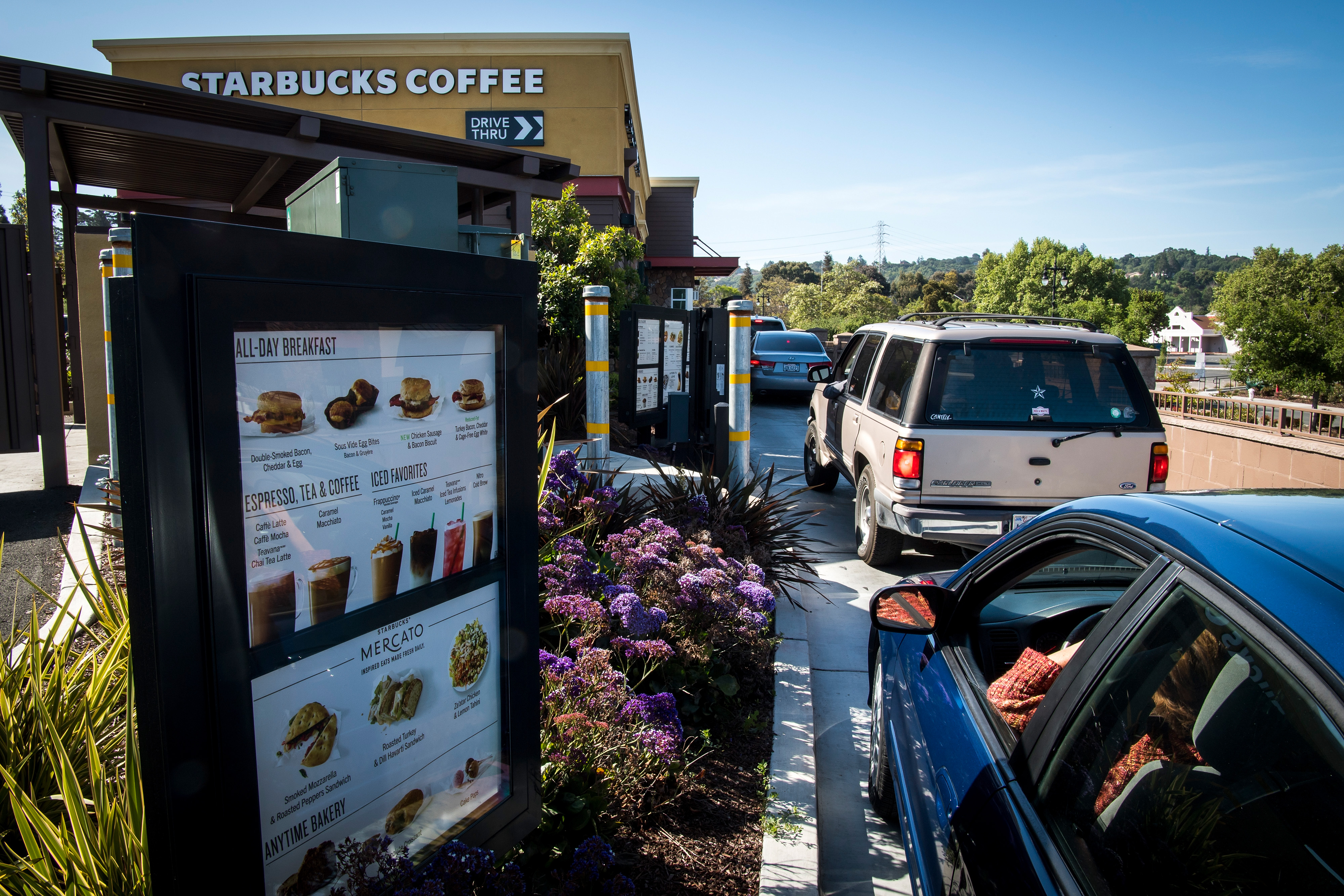 Starbucks Corp. Plans To Boost Sales With Drive-Thrus