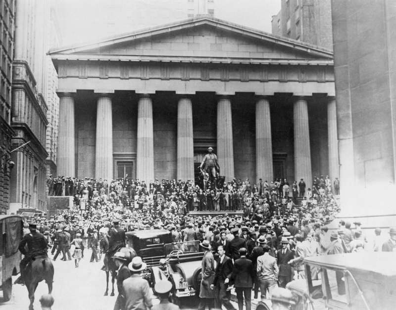 New York,  Black Thursday  (October 24, 1929): People gathering at Wall Street in front of the New York Stock Exchange (NYSE) - October 25, 1929