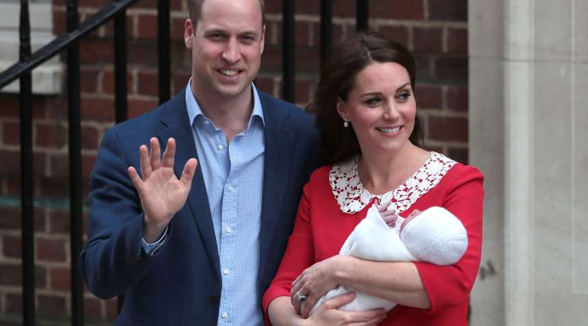 Catherine, Duchess of Cambridge show their newly-born son, their third child, to the media outside the Lindo Wing at St Mary's Hospital in central London, on April 23, 2018. (Photo by Daniel LEAL-OLIVAS / AFP)        (Photo credit should read DANIEL LEAL-OLIVAS/AFP/Getty Images)