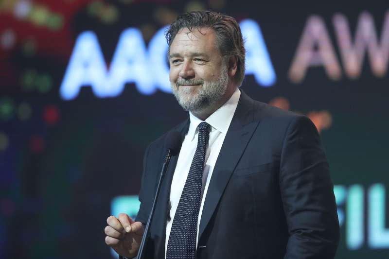 Russell Crowe divorce auction
