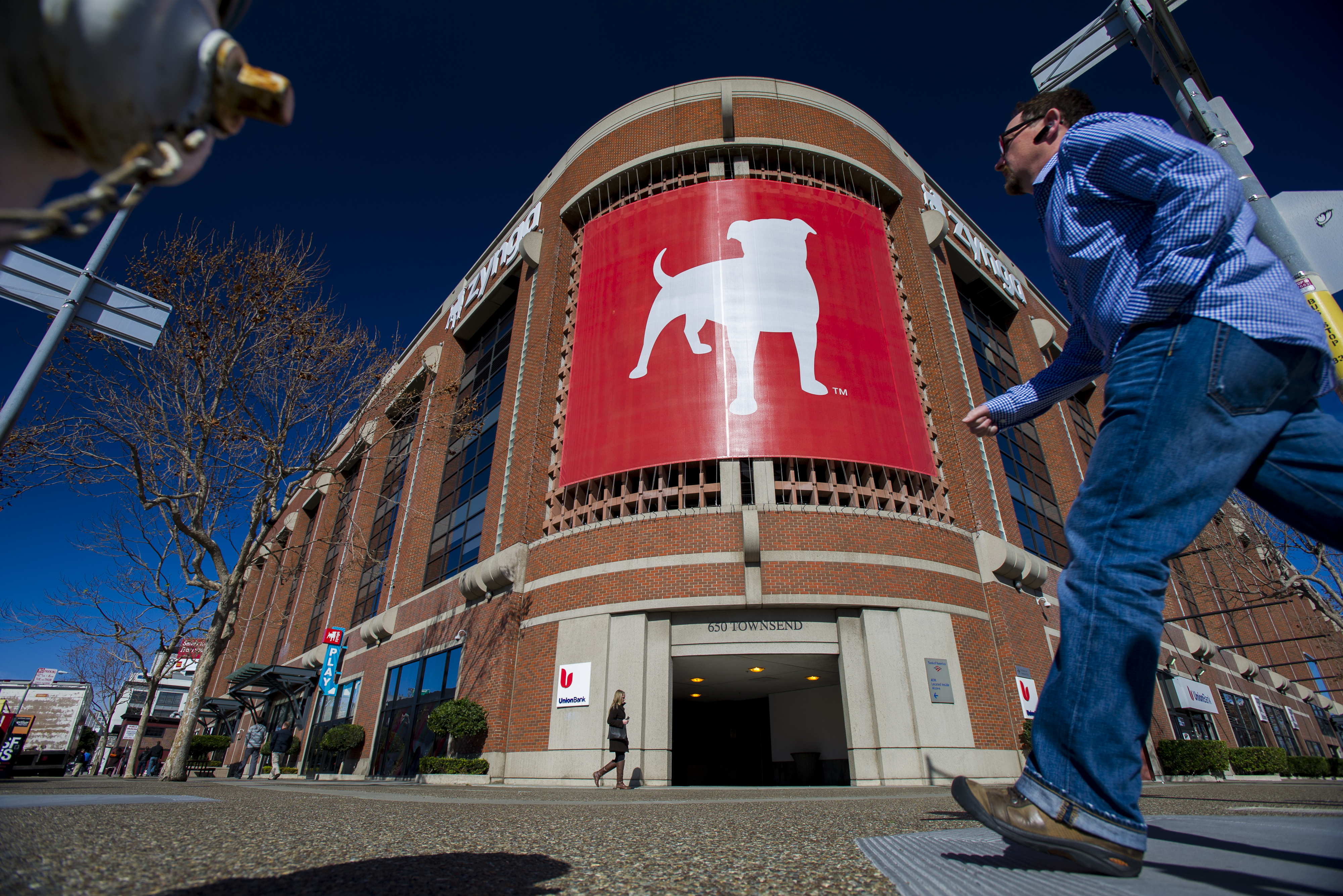 Zynga Buys Rival to Bolster Role in Mobile Games, Cuts Jobs