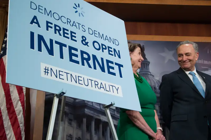 Comcast to Obama: We'll Play Nice With Net Neutrality…Honestly