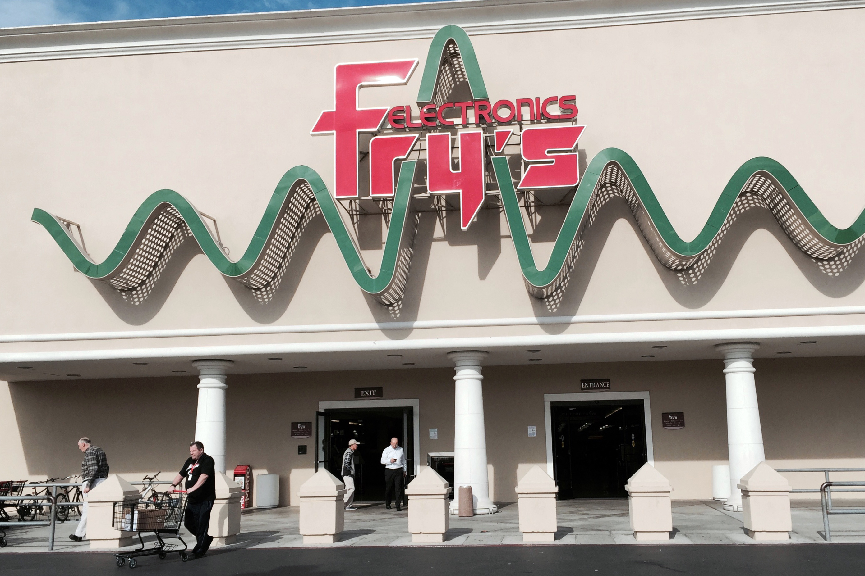 Fry's Electronics flagship store in Sunnyvale, California, USA, is a Silicon Valley institution, specializes in computers, computer components, and home entertainment.