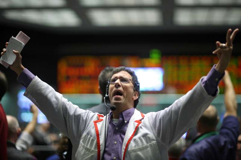 Traders relay trades in the S&amp;P 500 pit at the Chicago Mercantile Exchange