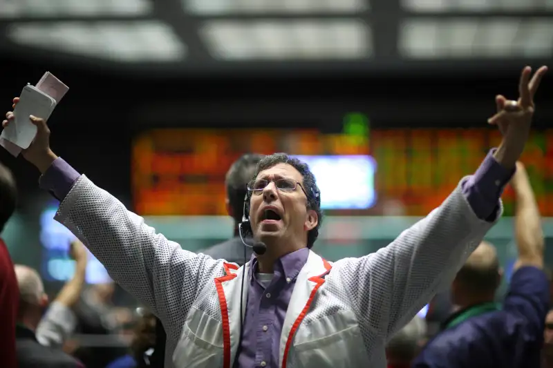 Traders relay trades in the S&amp;P 500 pit at the Chicago Mercantile Exchange