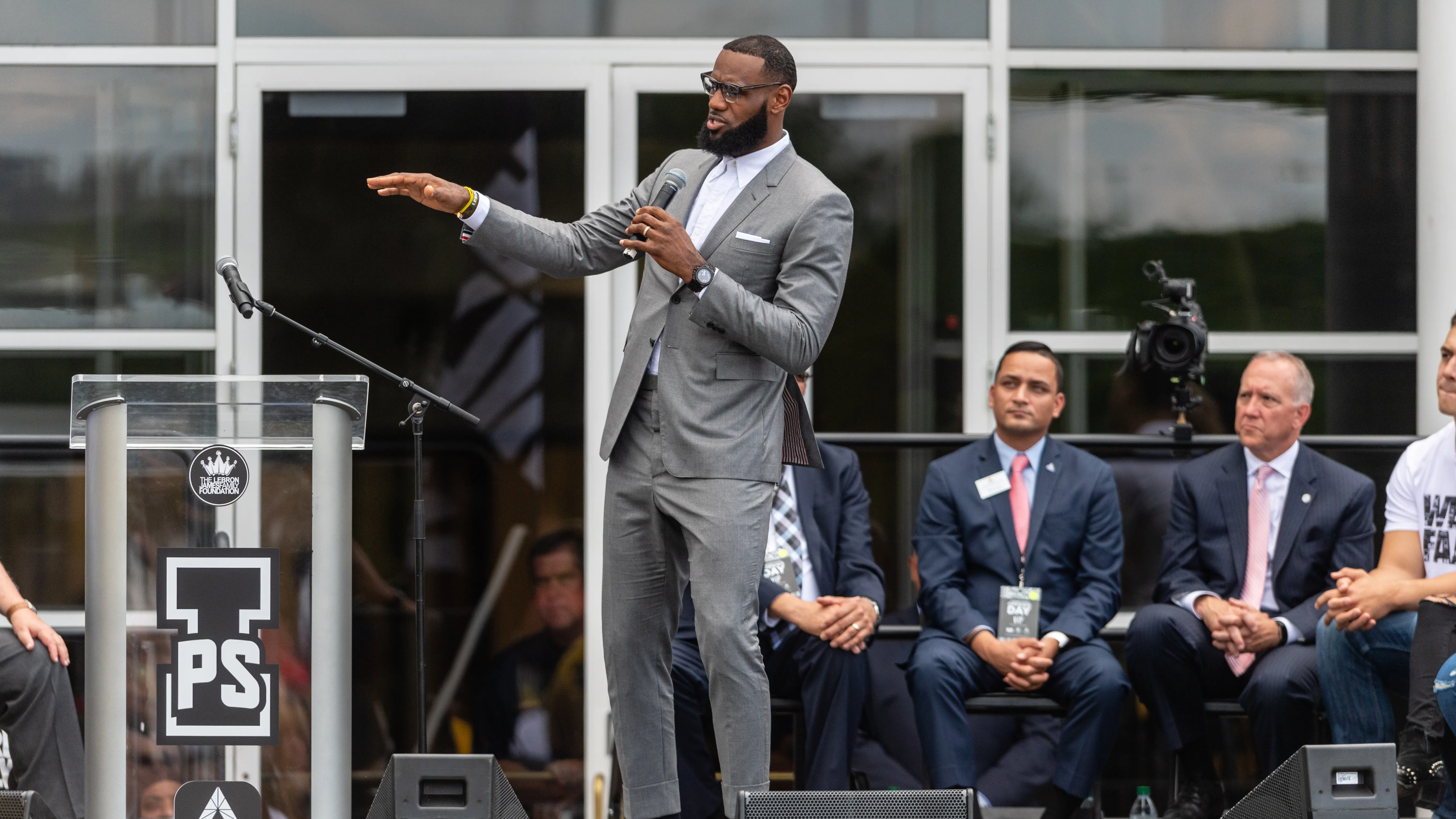 Lebron James Bio And Facts