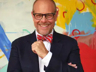 Watch Alton Brown review absolutely awful kitchen gadgets