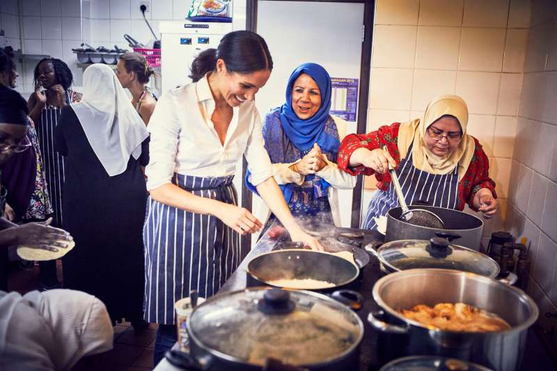 Meghan Duchess of Sussex in the Hubb Community Kitchen at the Al Manaar Muslim Cultural Heritage Centre, London, UK - Sep 2018
