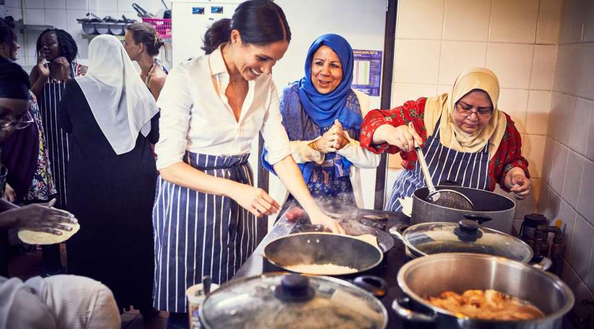 Meghan Duchess of Sussex cooking with women in the Hubb Community Kitchen at the Al Manaar Muslim Cultural Heritage Centre in West London, in the aftermath of the Grenfell Tower fire, which has resulted in the publications of Together: Our Community Cookbook, which features the women's own personal recipes from across Europe, the Middle East, North Africa and the Eastern Mediterranean and for which the Duchess has written the foreword.
                      Meghan Duchess of Sussex in the Hubb Community Kitchen at the Al Manaar Muslim Cultural Heritage Centre, London, UK, September 2018.