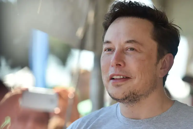 What is Elon Musk's net worth after his record-breaking wealth loss?