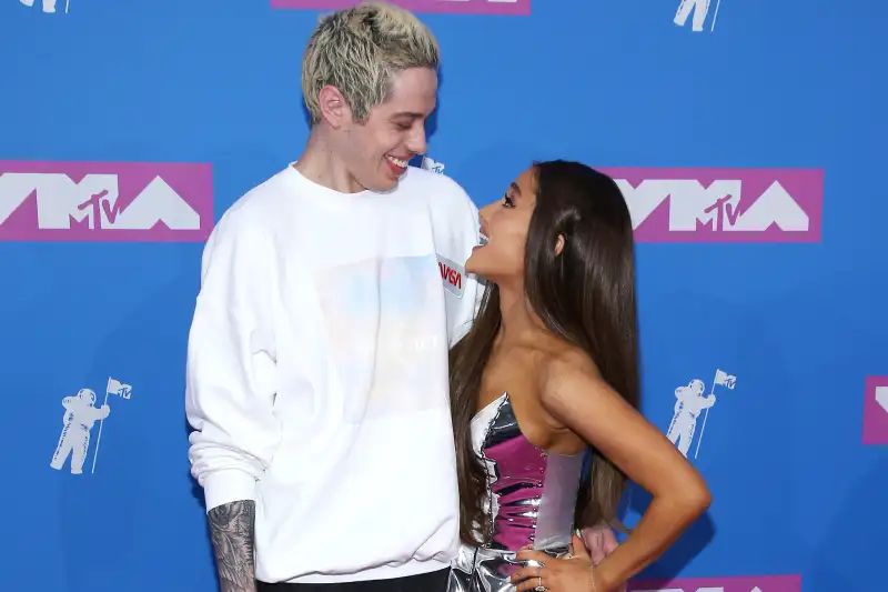 ariana grande-pete davidson-split-engagement ring.