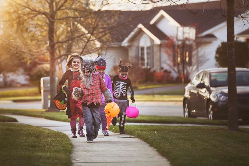 children trick-or-treating
