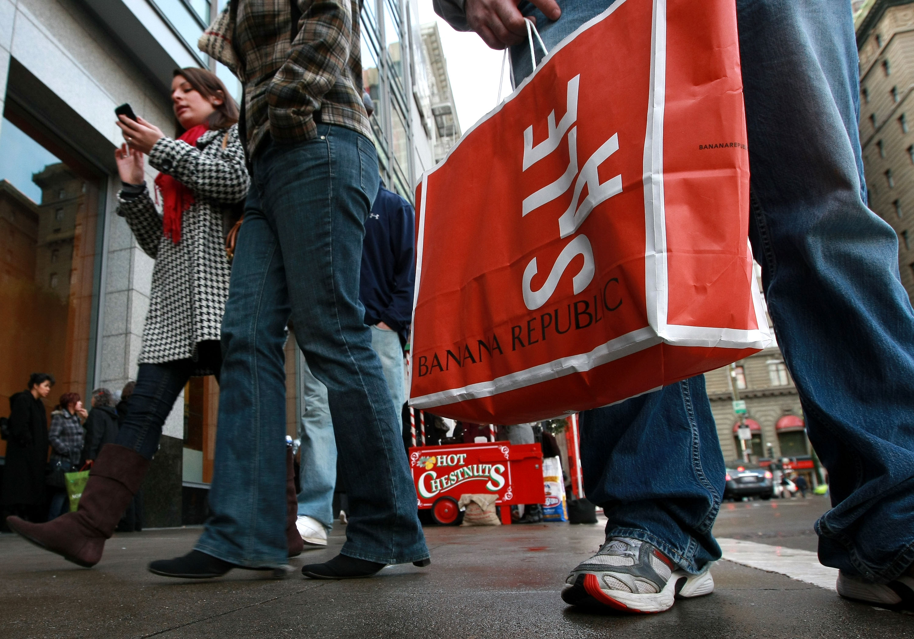 Retailers Offer Deep Discounts In Final Days Of Holiday Shopping Season