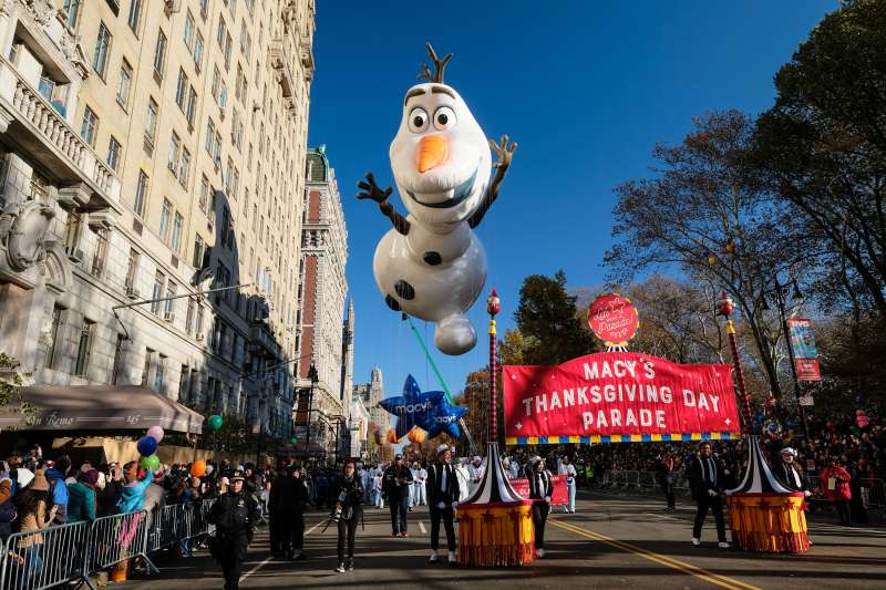 The Olaf from 'Frozen' balloon floats down Central Park West during the 91st Annual Macy's Thanksgiving Day Parade on November 23, 2017 in New York City.