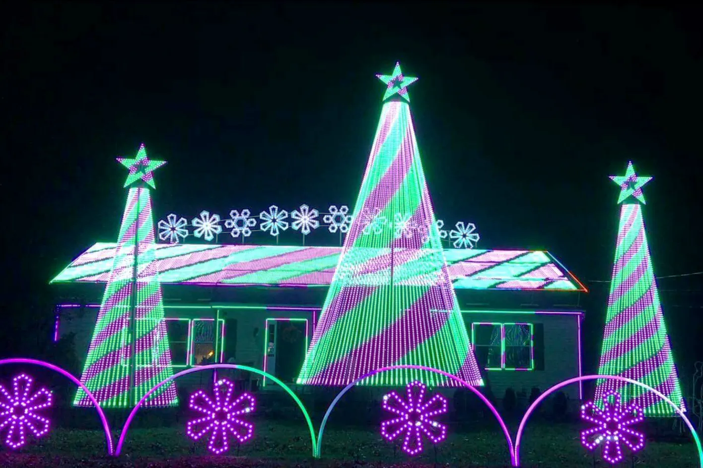 A Town Is Asking This Family to Pay $2,000 a Day Because of Their Massive Christmas Lights Display