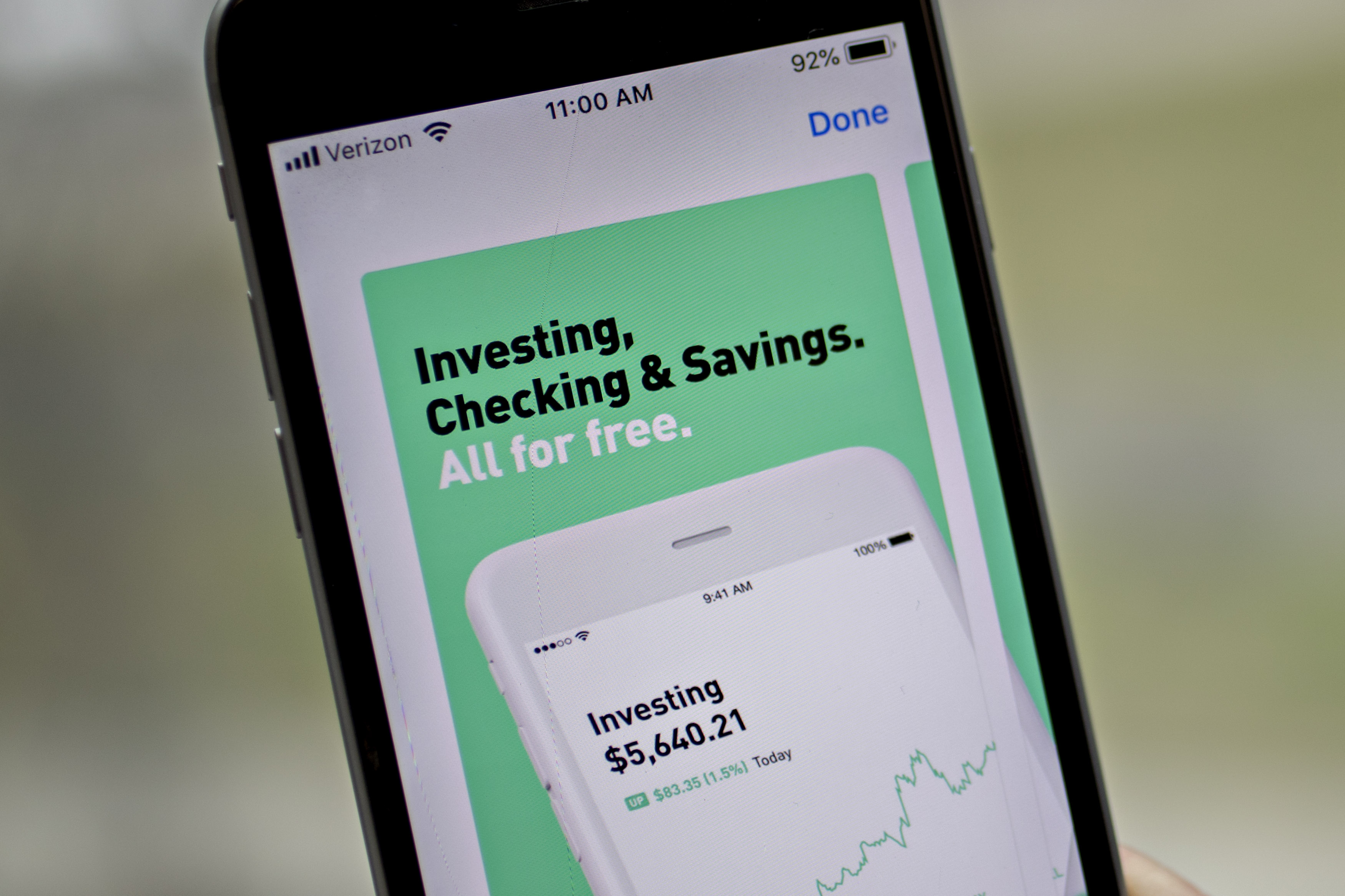 Investing App Robinhood Is Facing 'Serious Concerns' Over Its New Checking Account With 3% Interest