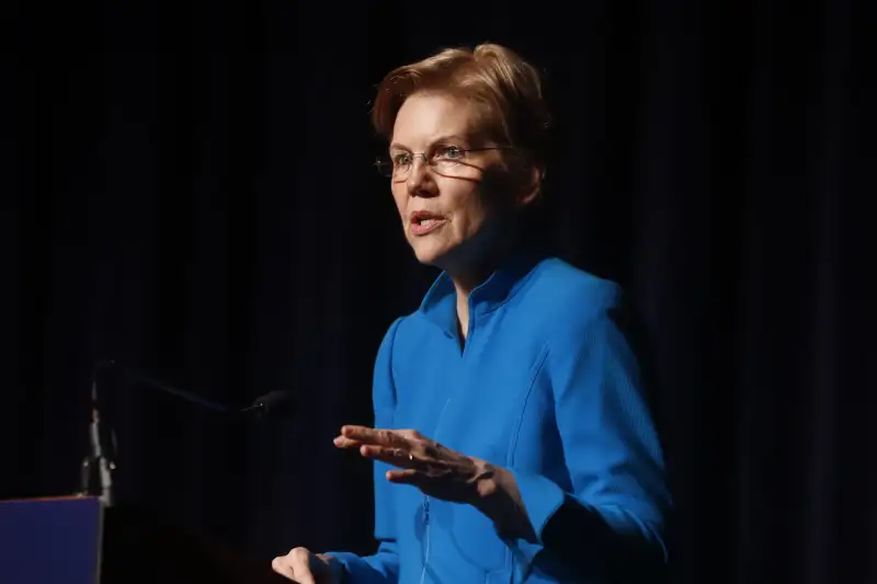 Senator Warren says Puerto Rico did not receive fair aid for reconstruction, San Juan - 23 Jan 2019