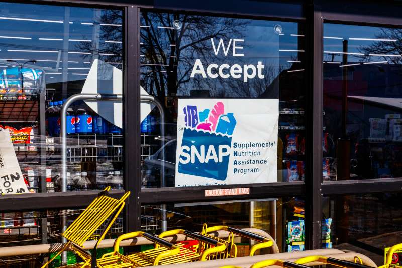 Muncie - Circa January 2018: A Sign at a Retailer - We Accept SNAP