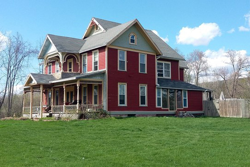 A Couple Is Giving Away Their Gorgeous Farmhouse for $150 And a Phenomenal Essay