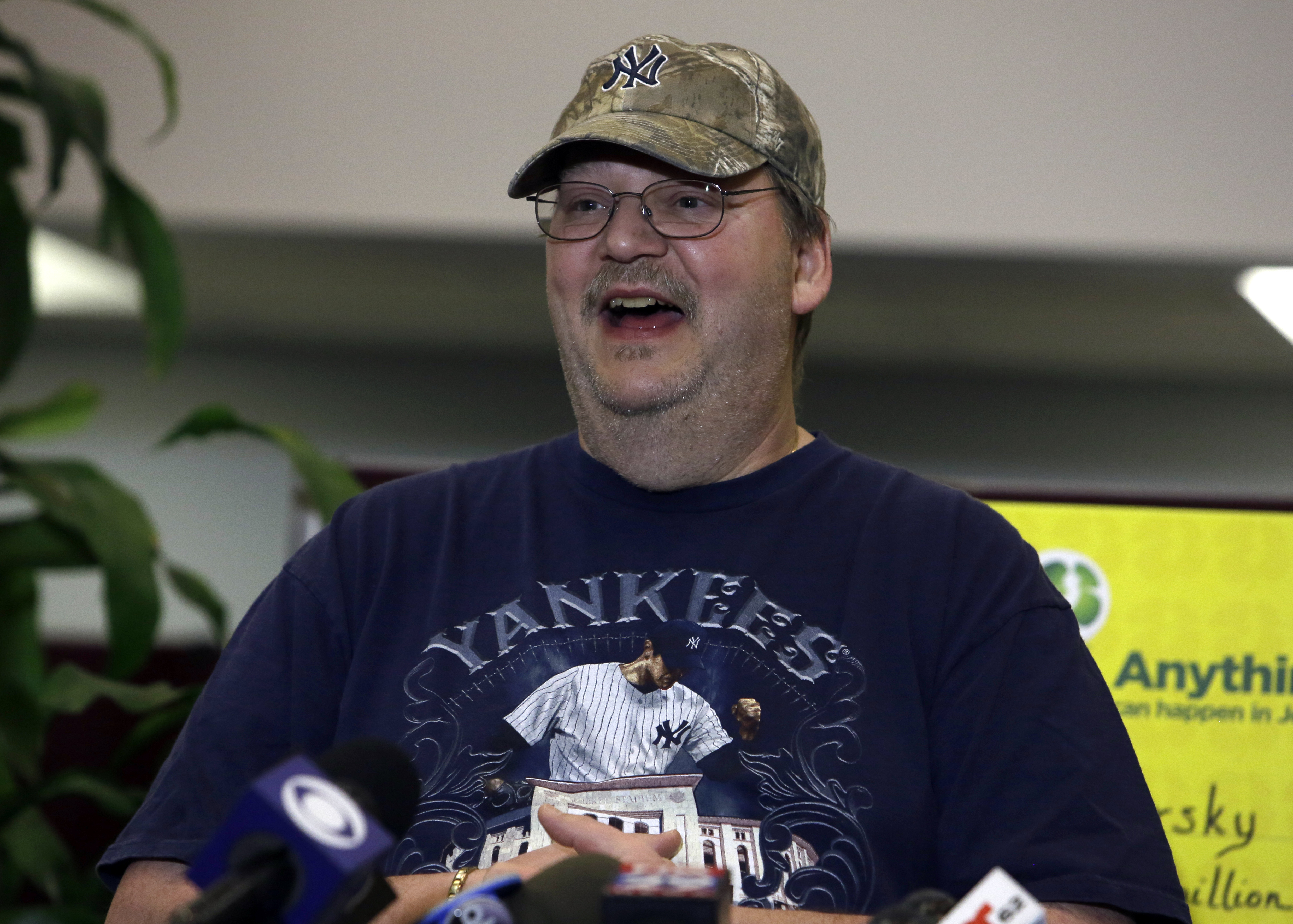 This Unemployed Man Won the $273M Mega Millions Jackpot — But Only Because of a Good Samaritan