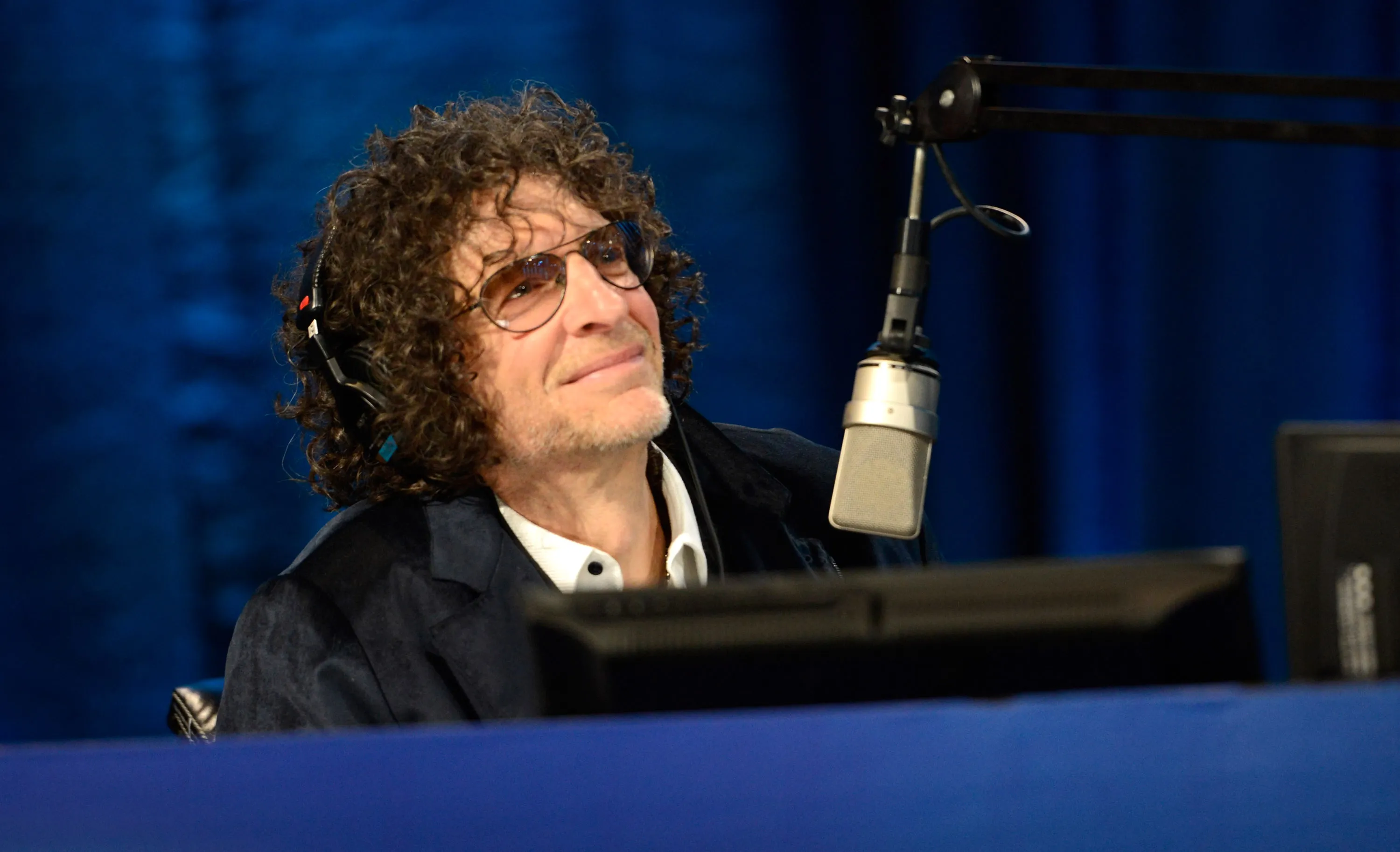 Howard Stern re-proposes to wife on 'Jimmy Kimmel Live!