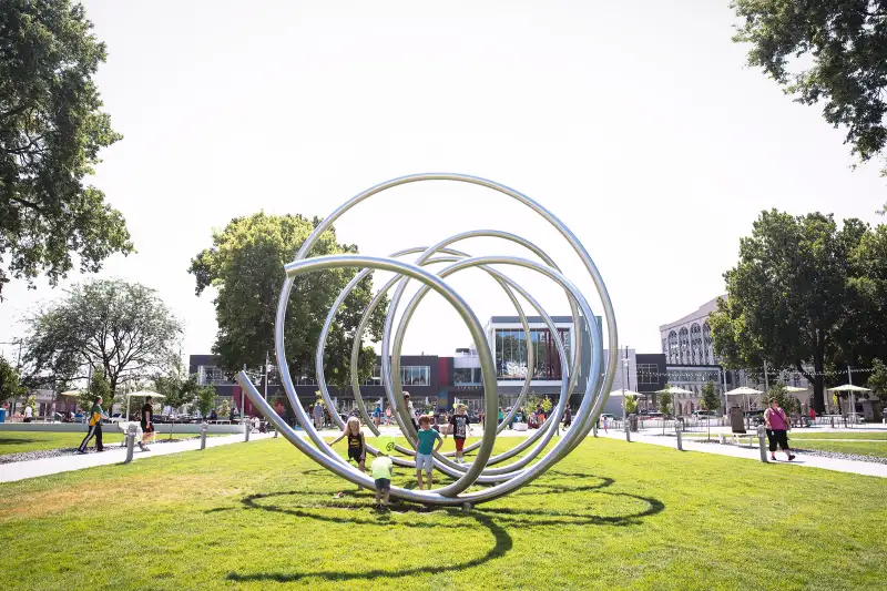 metal sculpture in Cedar Rapids, Iowa