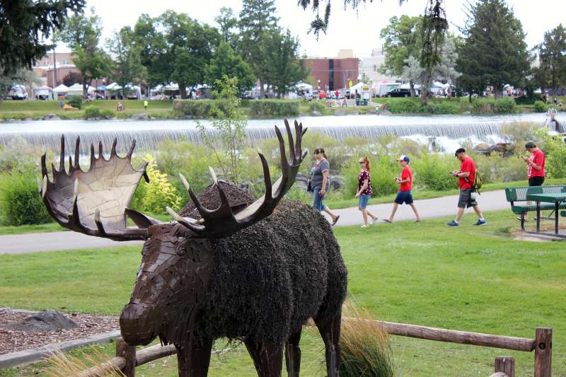 family walking behind moose sculpture in Idaho Falls, Idaho