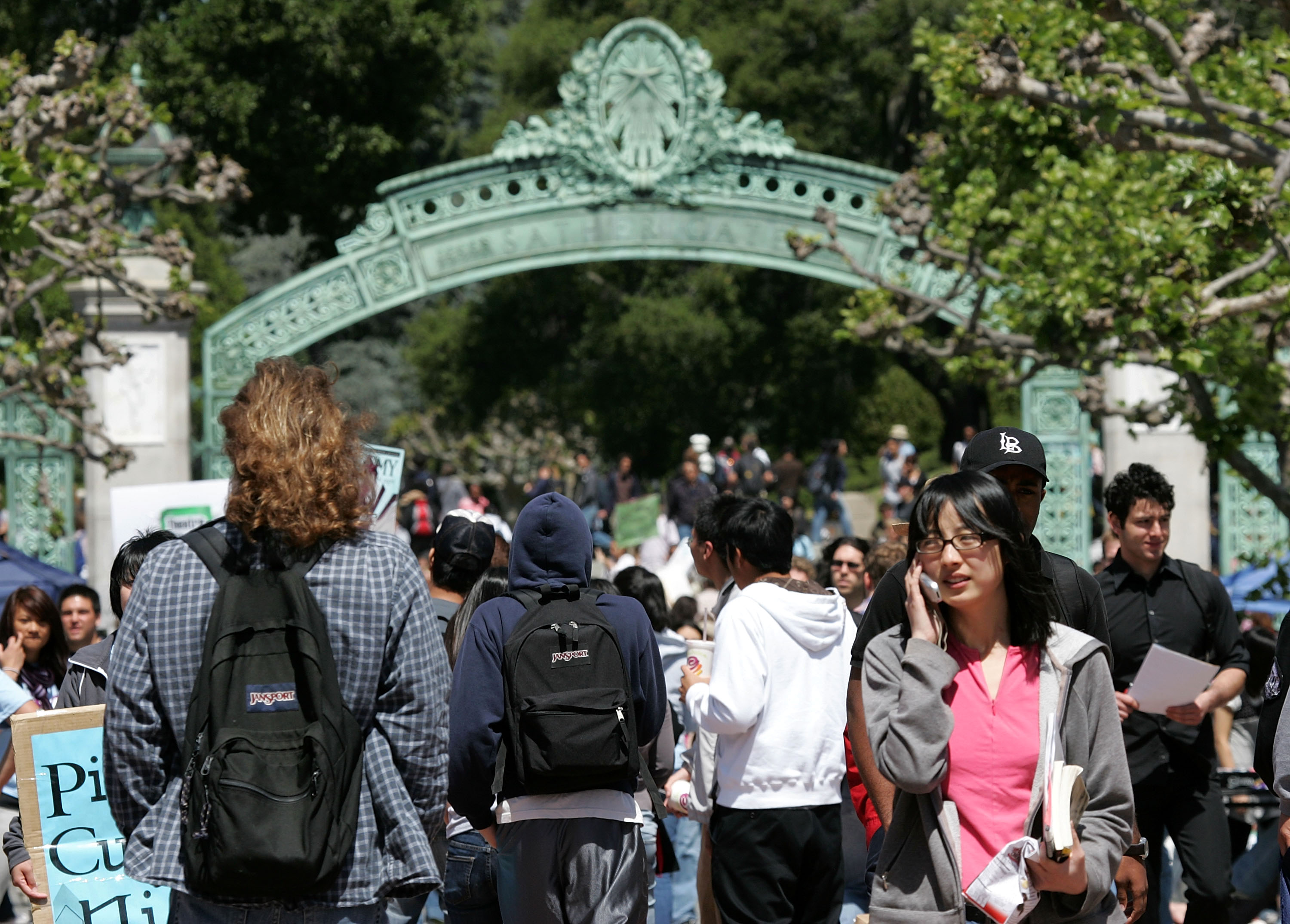 What Most Middle-Class Families Don't Know About Paying for College