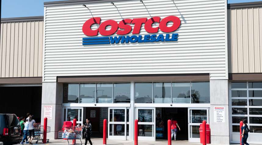 TETERBORO, NJ, UNITED STATES - 2018/08/05: Costco store in Teterboro, New Jersey. (Photo by Michael Brochstein/SOPA Images/LightRocket via Getty Images)
