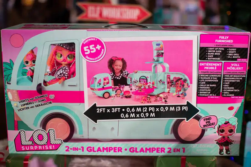 L.O.L. Surprise! 2-in-1 Glamper Fashion Camper from MGA Entertainment 