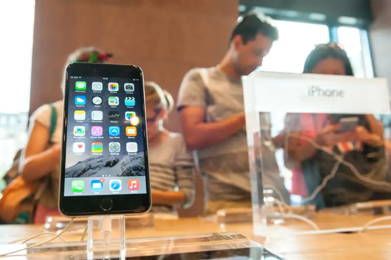 Refurbished iPhone Deals - Apple