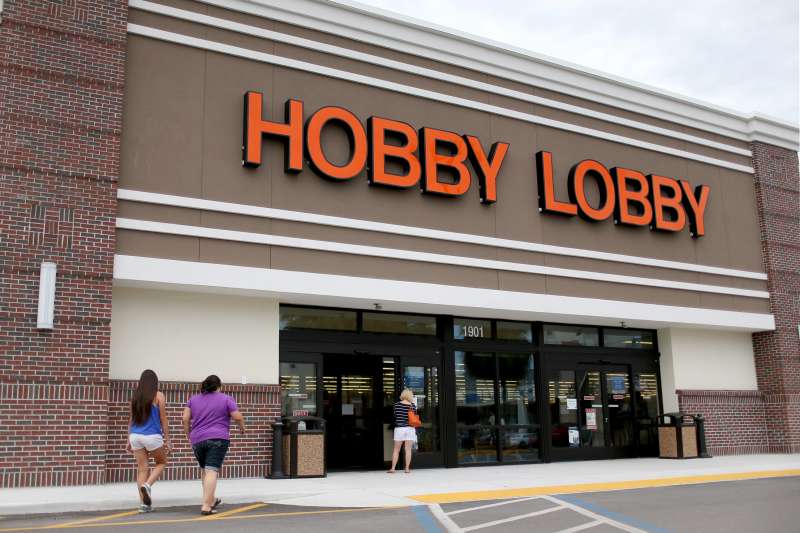 Exterior shot of a Hobby Lobby store in Florida
