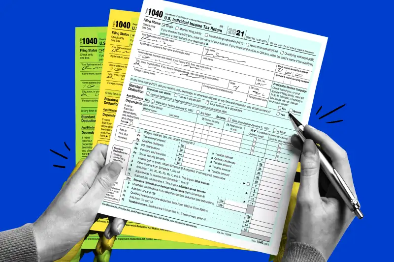 Close-up of a hand filling out a 2021 1040 Income Tax form