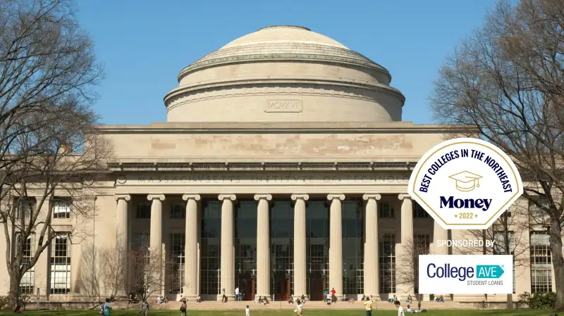 sStudents playing frisbee at The Massachusetts Institute of Technology campus