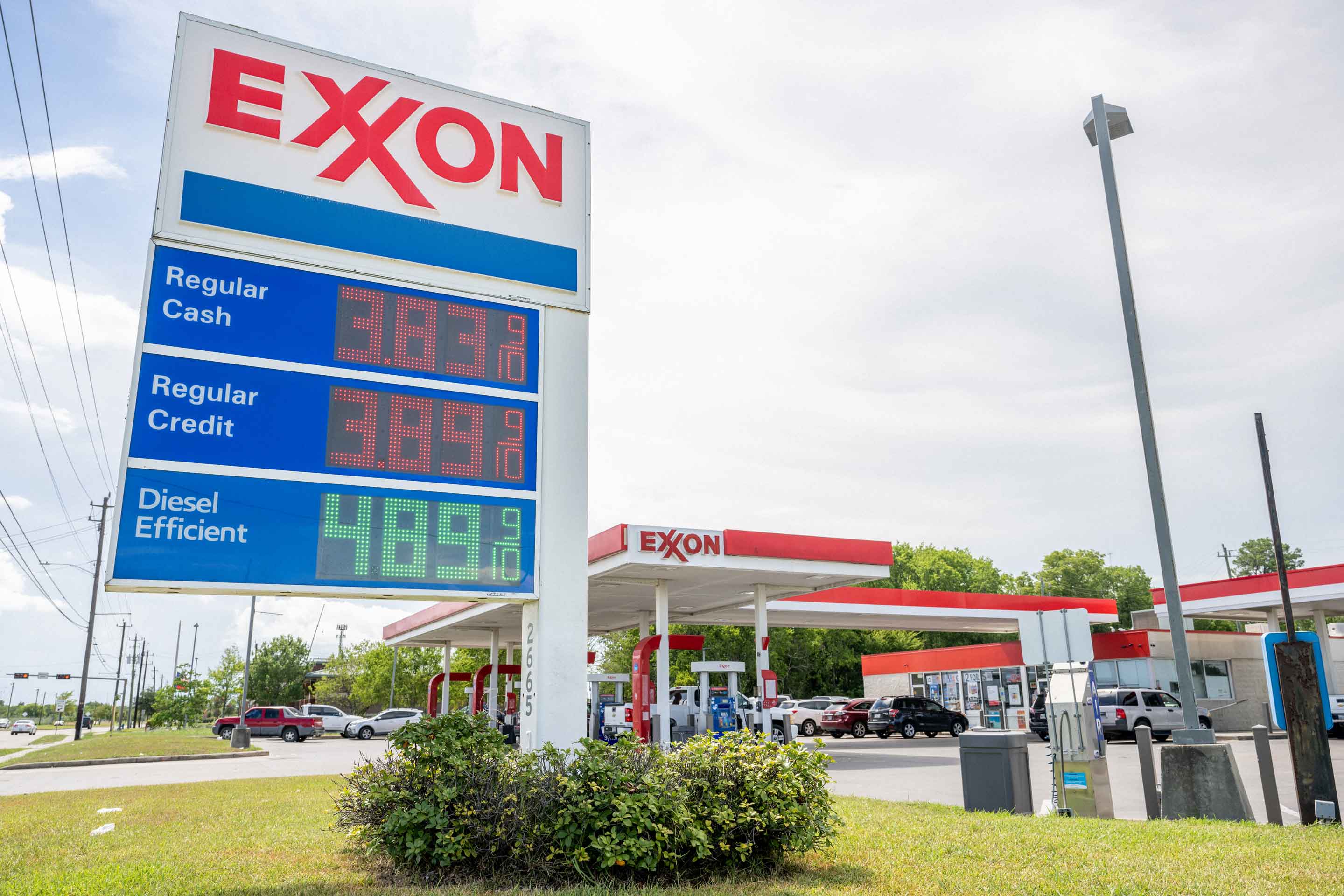 Here's Why Gas Prices Are Going Down — and How Low They Could Drop