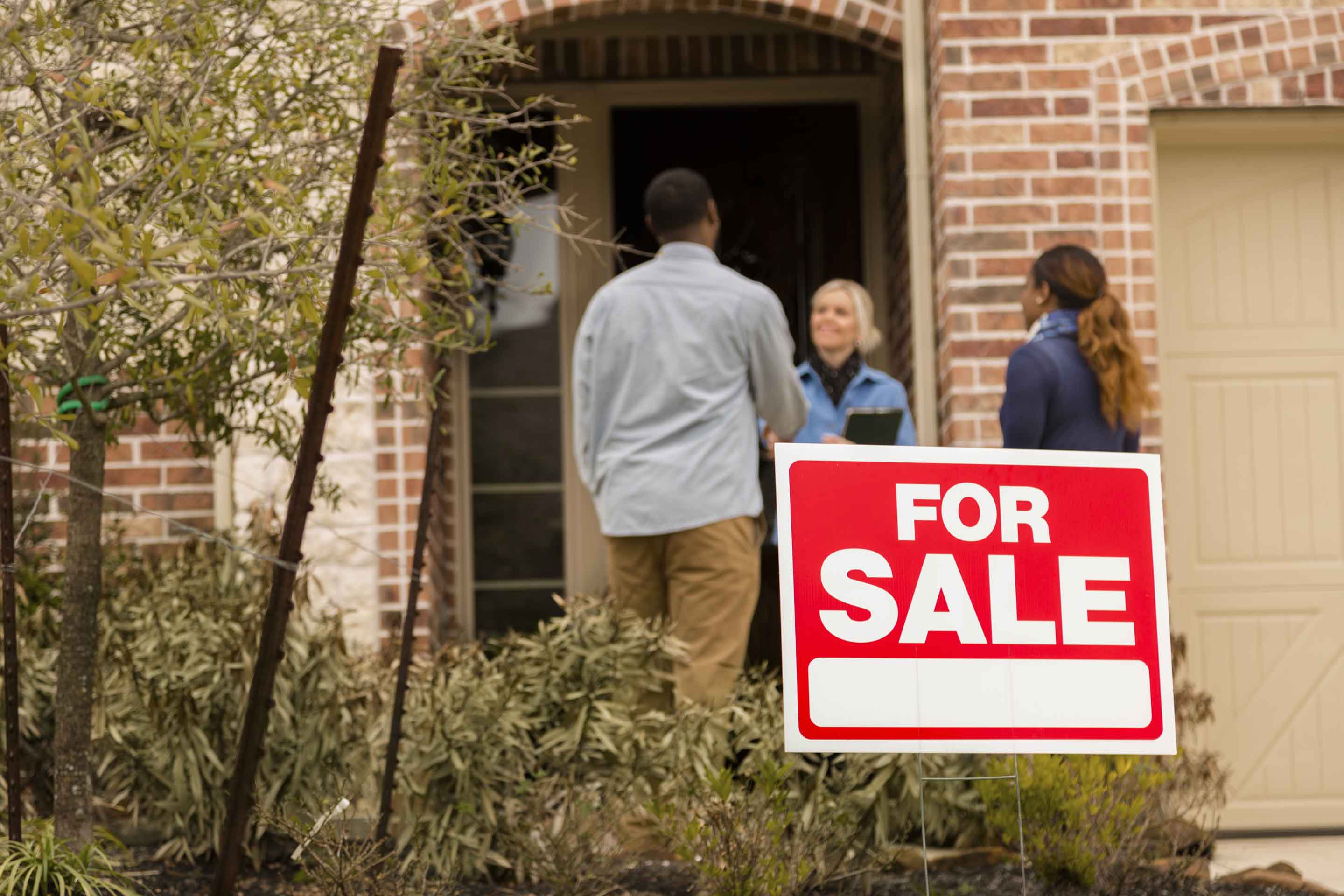Why a Recession Could Help Homebuyers — Plus 5 Tips for Buying During a Downturn - Money