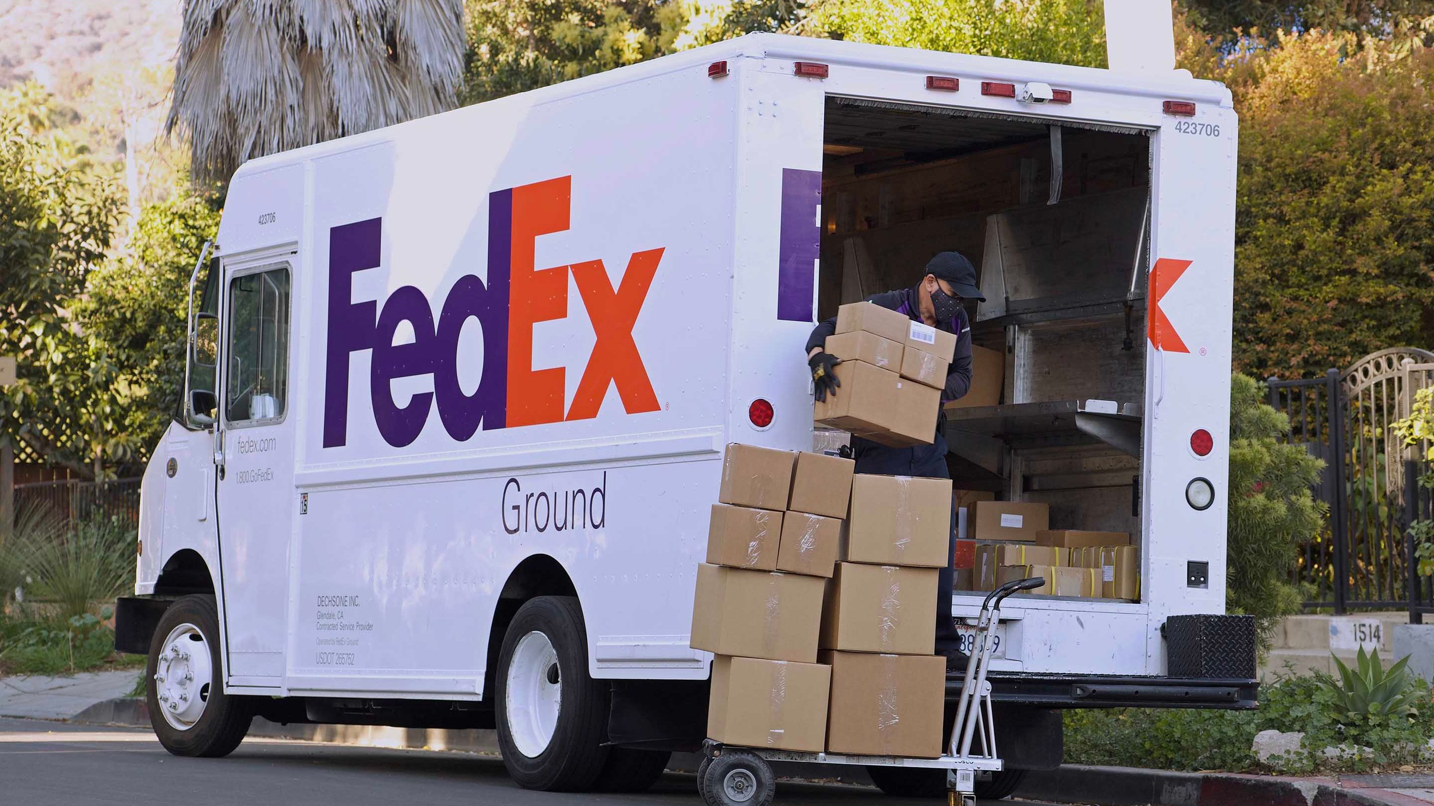 Holiday Shipping Deadlines for UPS, USPS, FedEx