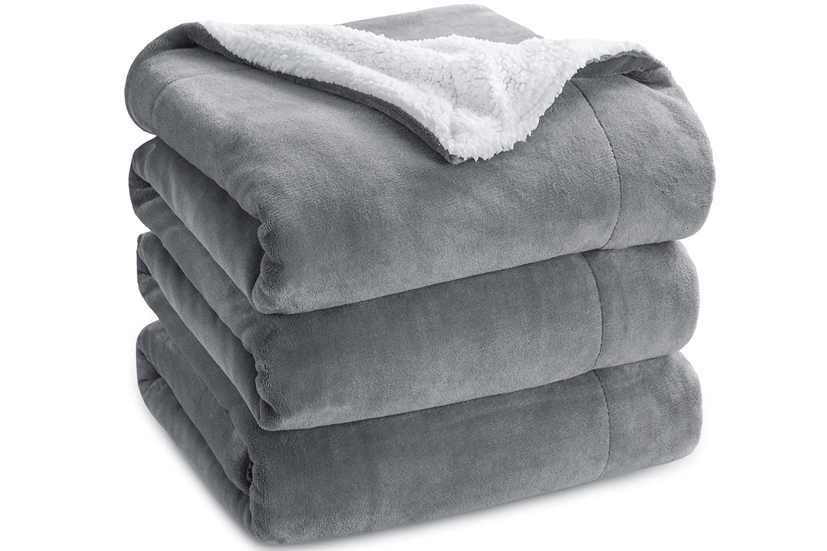 Bedsure Sherpa Fleece Warm and Fuzzy Bed Blanket