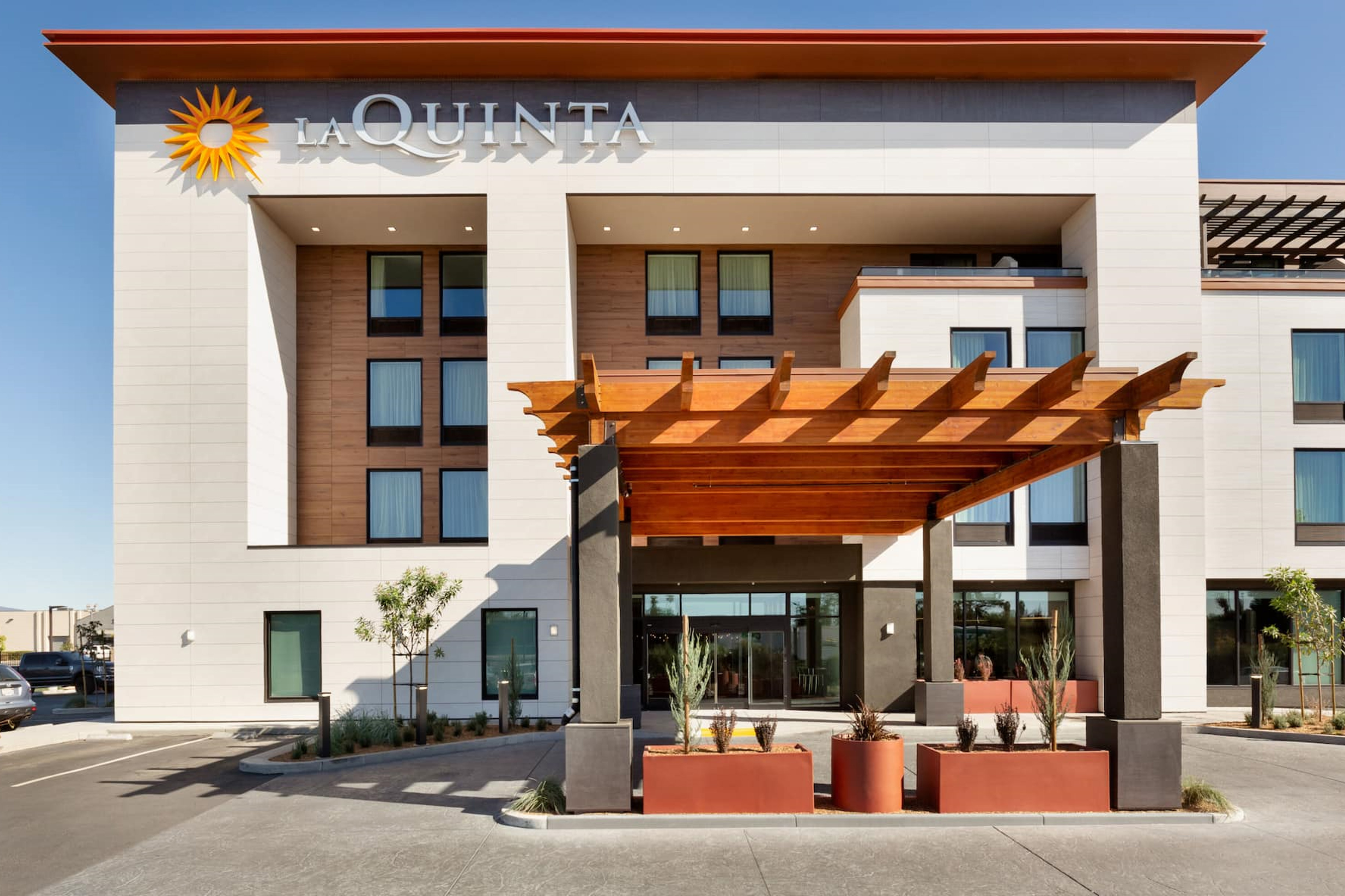 La Quinta Inn &amp; Suites by Wyndham Santa Rosa Sonoma